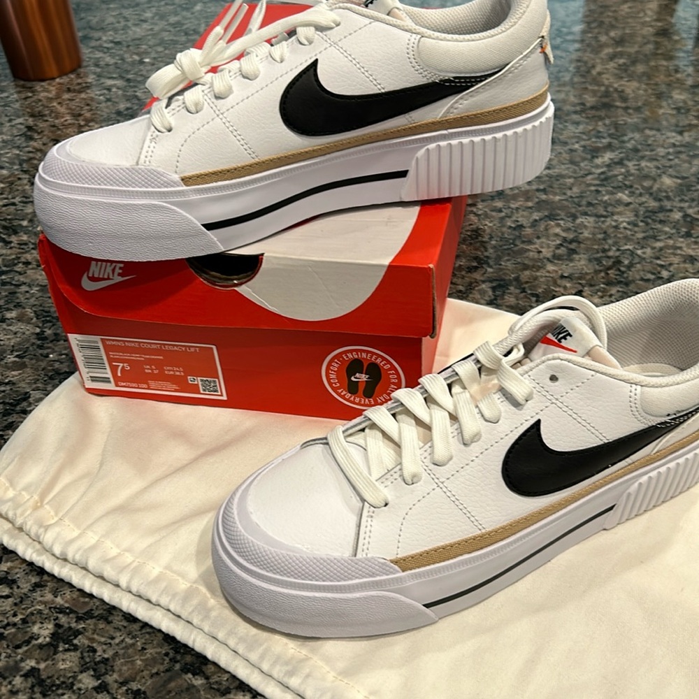 Women’s Nike Court Legacy Lift Shoes